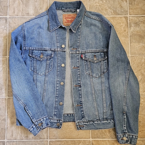 Levi's Light Blue Vintage-Style Denim Jacket - Picture 3 of 10